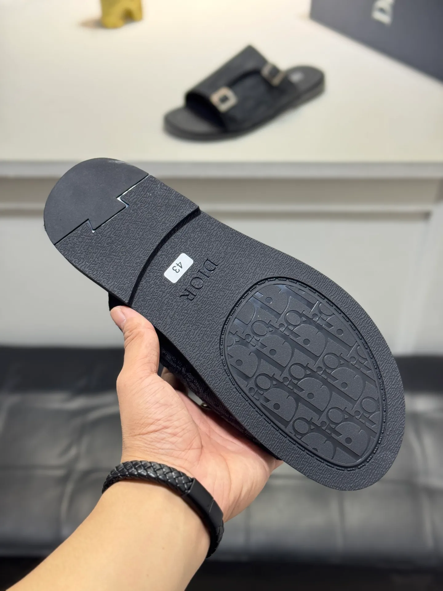 Men's men's shoes 💰320 [New style] 🦇🦇𝐂𝐡𝐫𝐢𝐬𝐭𝐢𝐚𝐧 𝐃𝐢𝐨𝐫 Dior slippers - the latest hot sandals, classic sandals, original replicas, super durable and versatile, cowhide leather with hardware accessories, very comfortable on the feet Look slim and white. Original molded outsole size: 38-44 (.45. Customized
